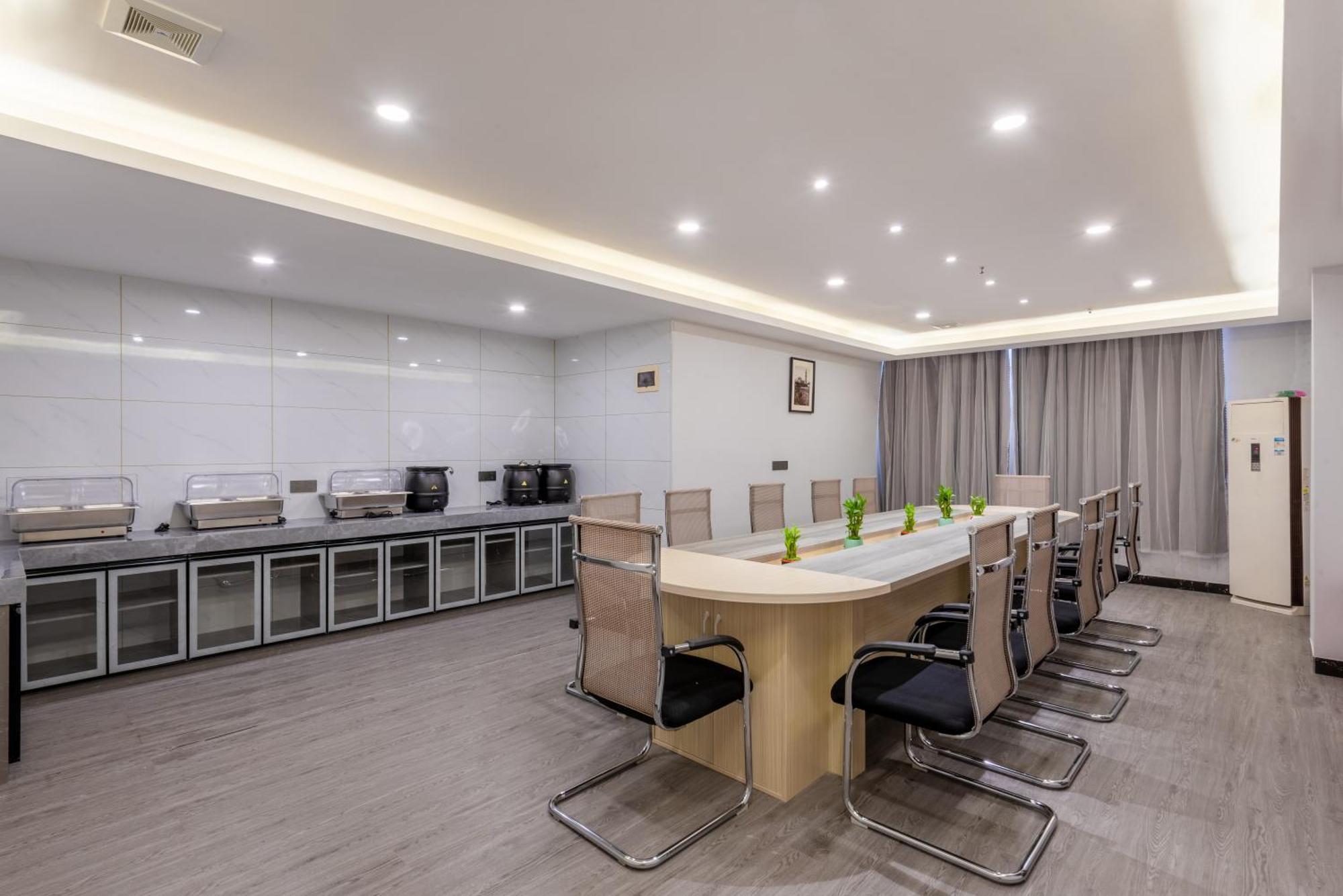 Huahang Hotel - Guangzhou Baiyun International Airport - Free Airport Shuttle Bus Exteriör bild