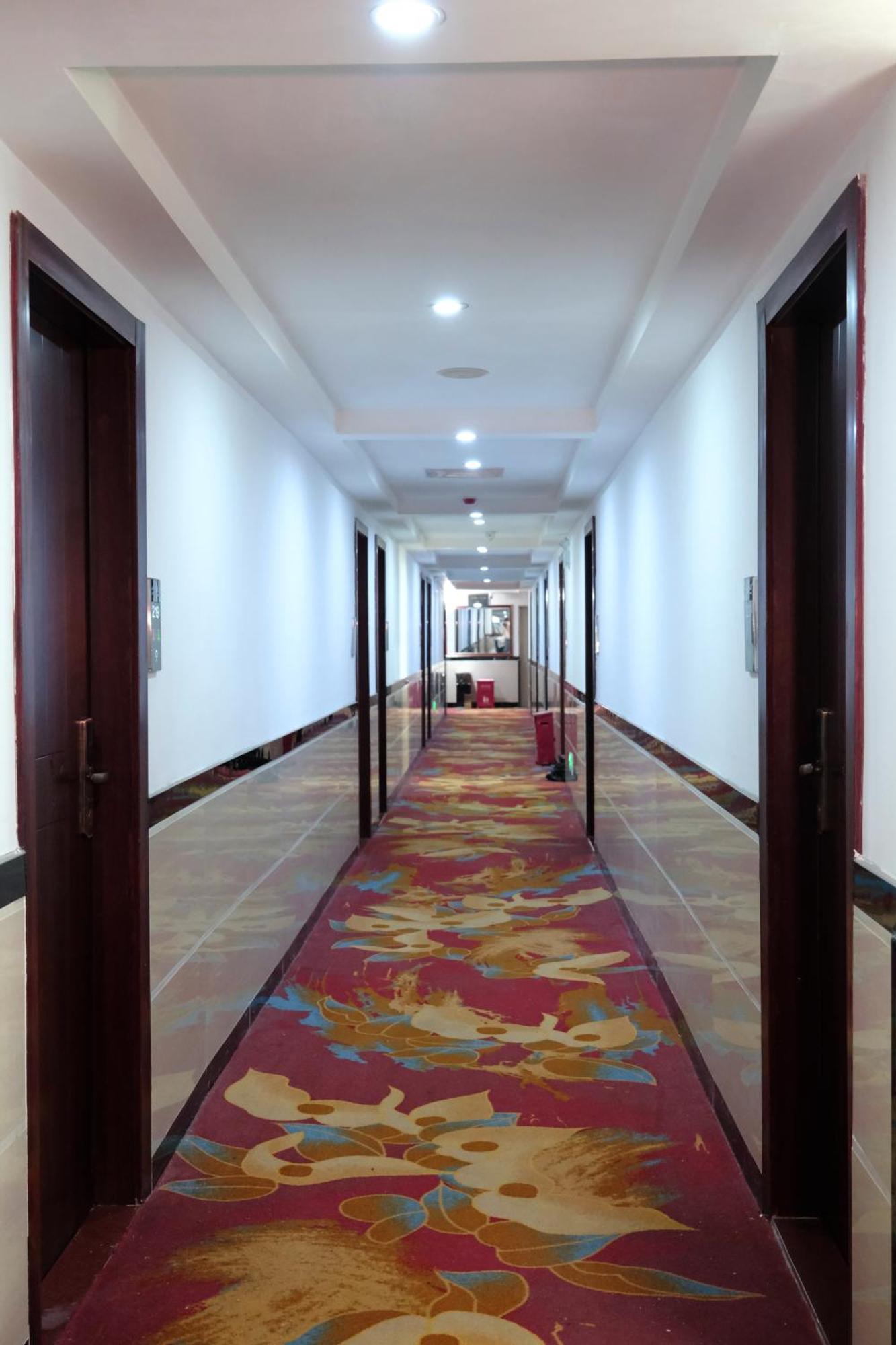 Huahang Hotel - Guangzhou Baiyun International Airport - Free Airport Shuttle Bus Exteriör bild