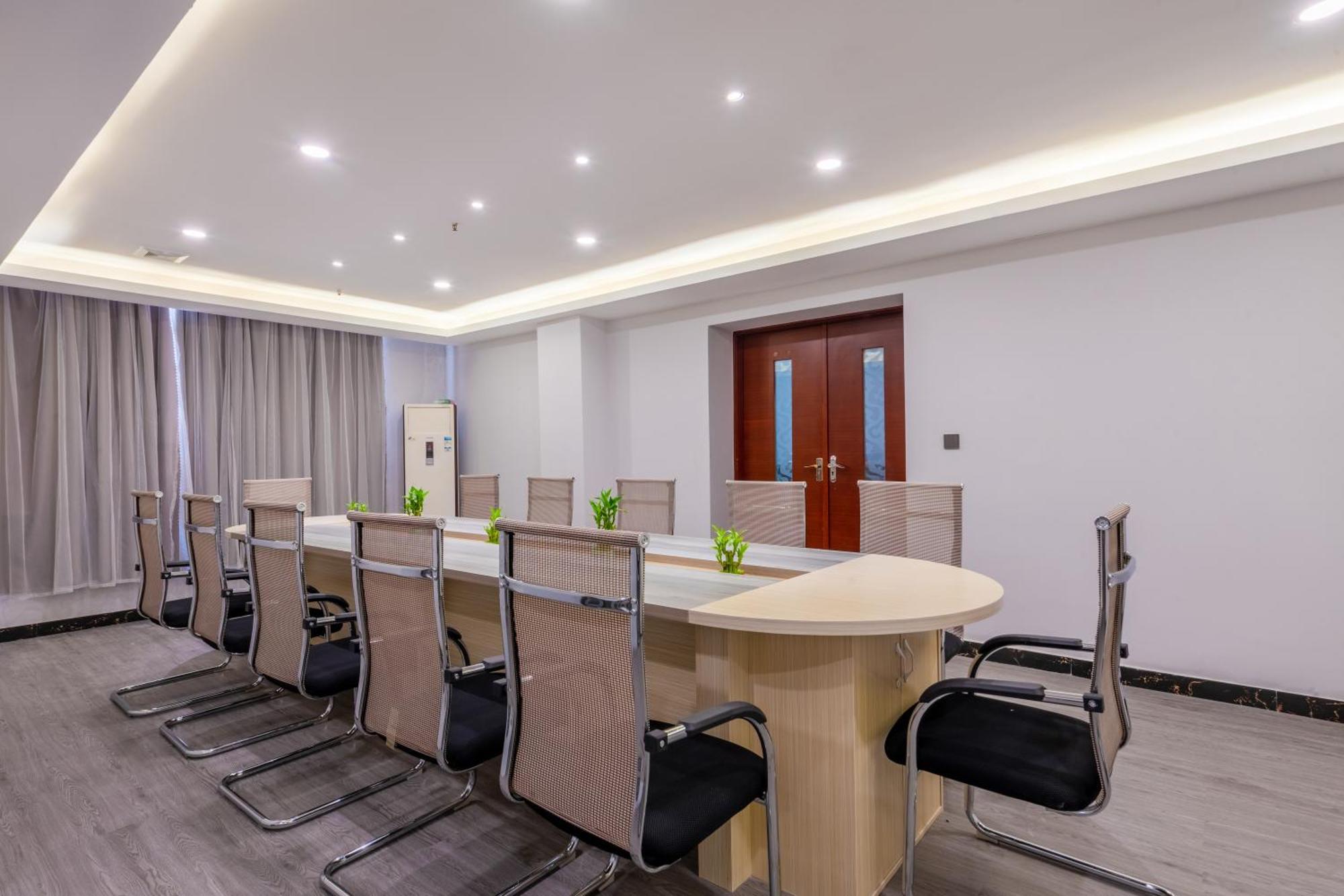 Huahang Hotel - Guangzhou Baiyun International Airport - Free Airport Shuttle Bus Exteriör bild