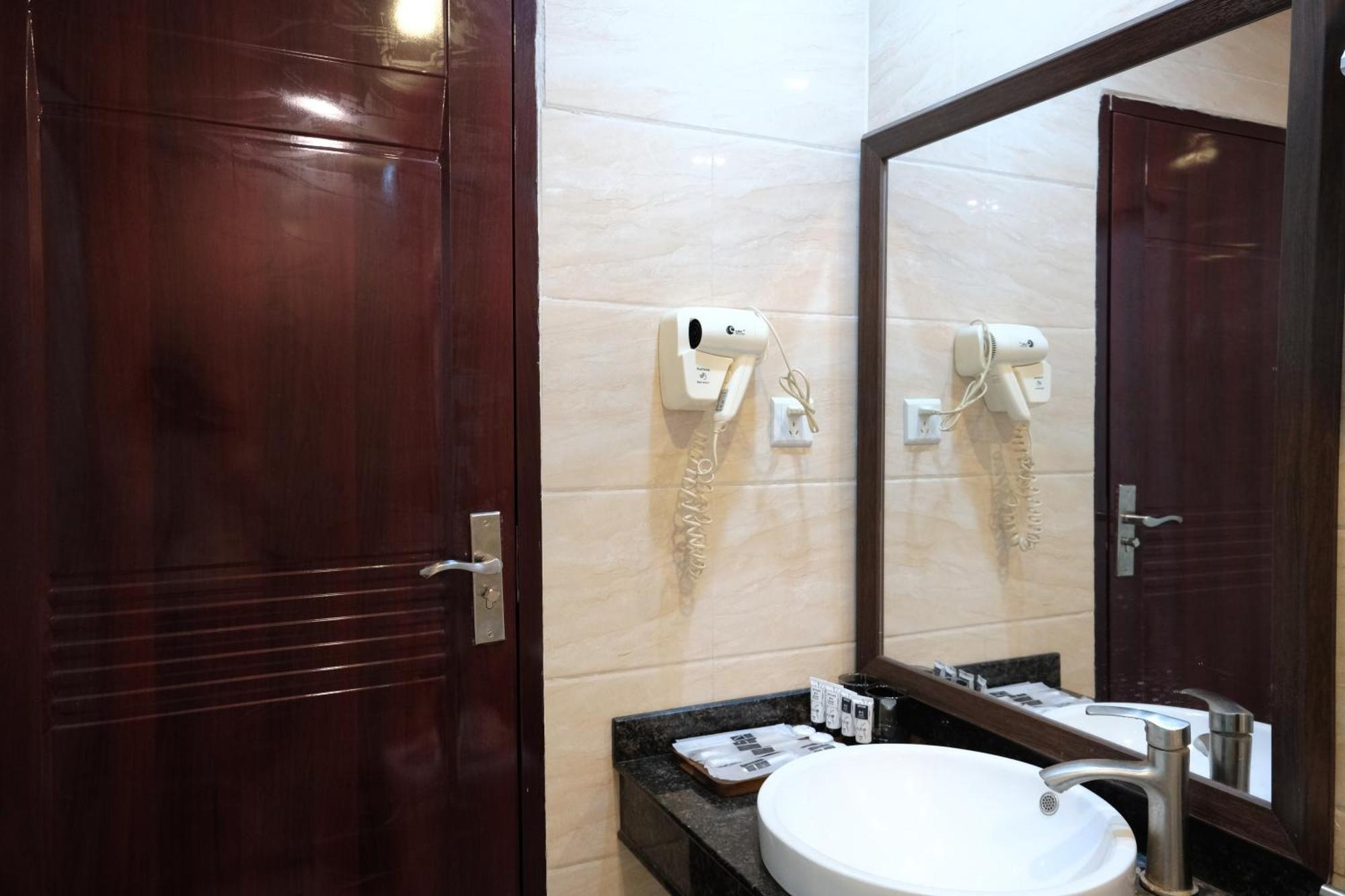 Huahang Hotel - Guangzhou Baiyun International Airport - Free Airport Shuttle Bus Exteriör bild